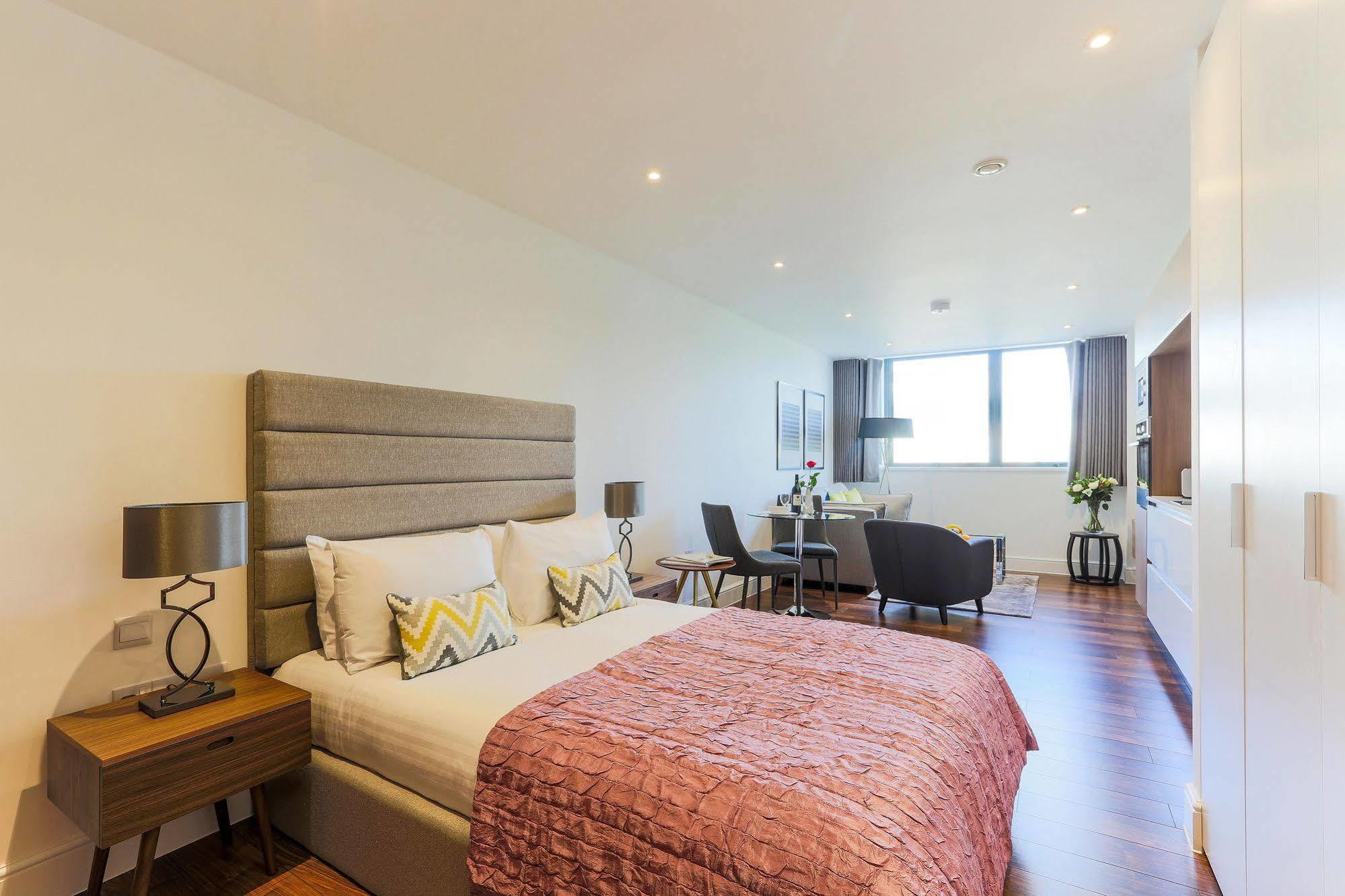 Swiss Cottage One 런던 외부 사진